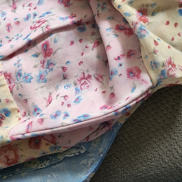 Floral color block dress in baby colors 💗💕💙💛🤍💝 - Picture 15 of 16